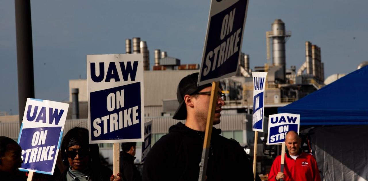 UAW Expected to Announce More Auto-Plant Strikes on Friday (Bloomberg)
