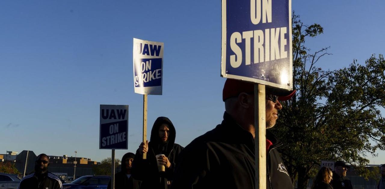 UAW and General Motors Inch Toward Tentative Deal, Union Negotiator Says (Bloomberg)