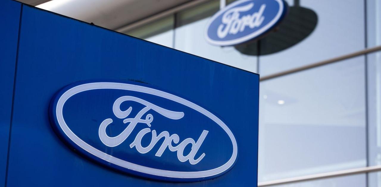 Ford Slides After Pulling Profit Forecast on Strike Impact (Bloomberg)