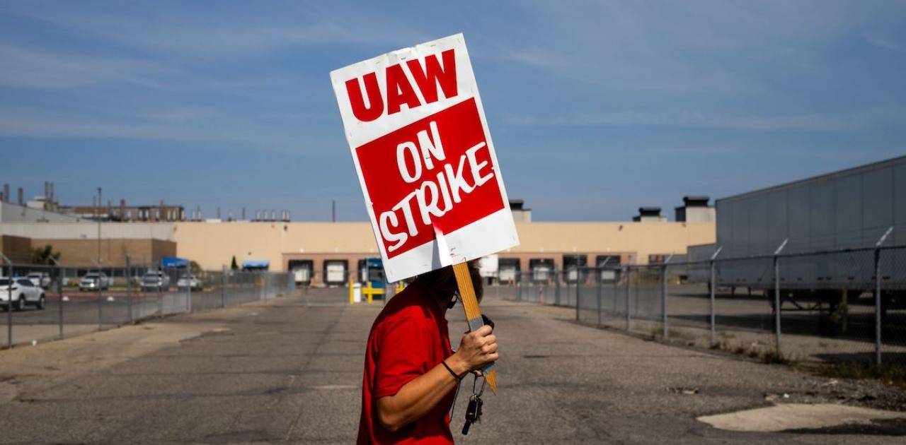GM Is Last Holdout as UAW Talks Drag On Over Retirement Costs (Bloomberg)