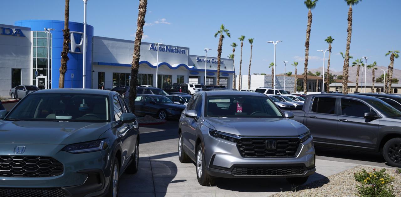 Car Sales Slow as US Buyers Suffer Sticker Shock (Bloomberg)