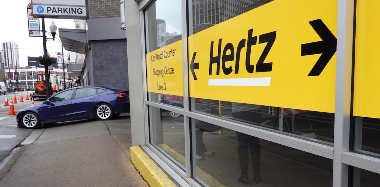 Hertz to Sell 20,000 EVs in Shift Back to Gas-Powered Cars (Bloomberg)