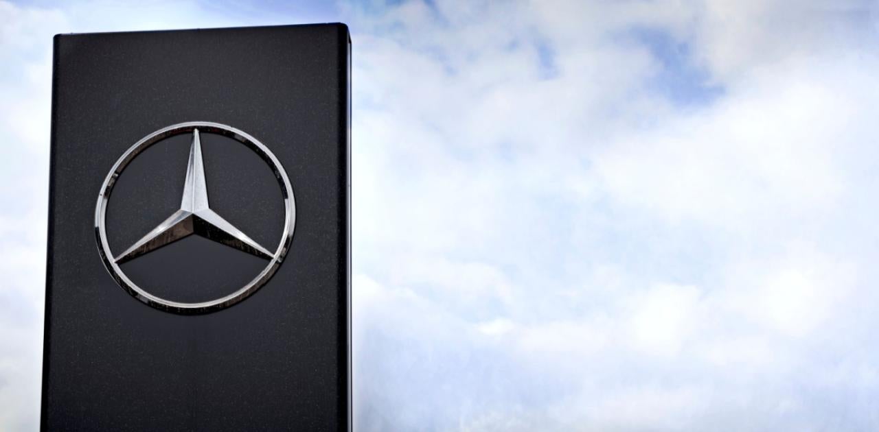 Mercedes S-Class Sales Decline in Blow to Luxury Strategy (Bloomberg)