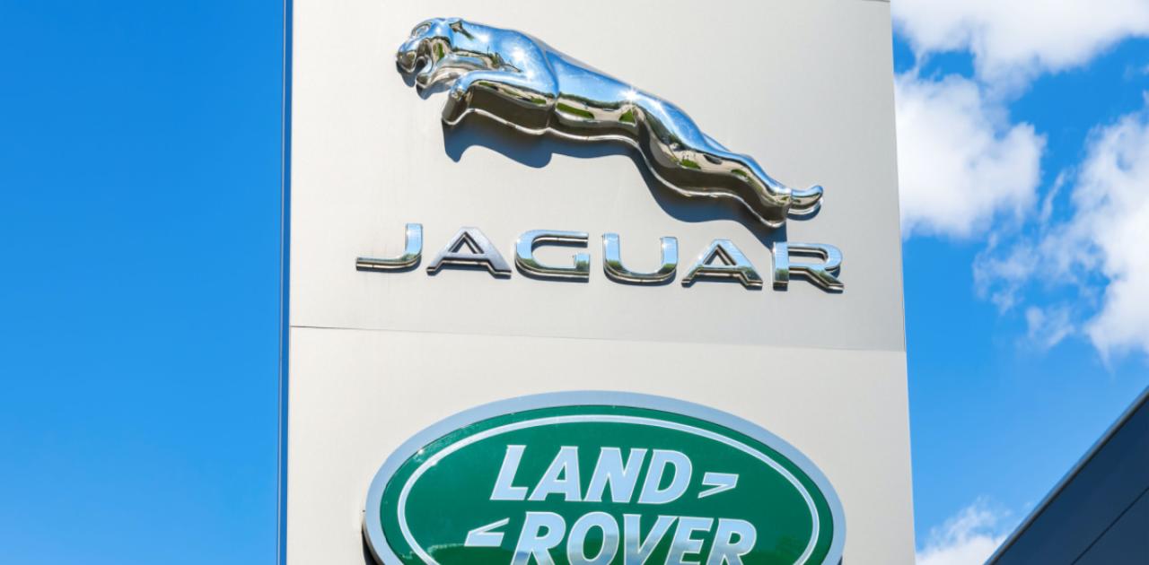 JLR Owner Sees Wider-Than-Expected Loss as Chip Woes Drag On