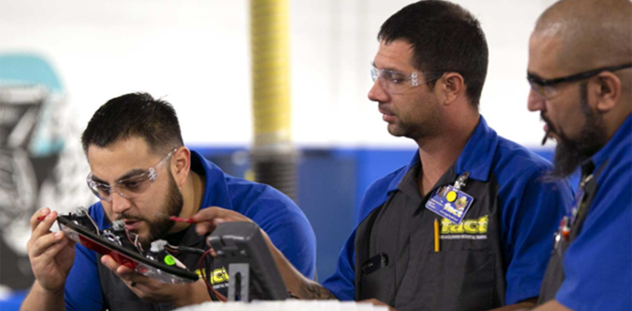 New Ford Tech’s FACT Program Celebrates 20-Year Relationship with Universal Technical Institute